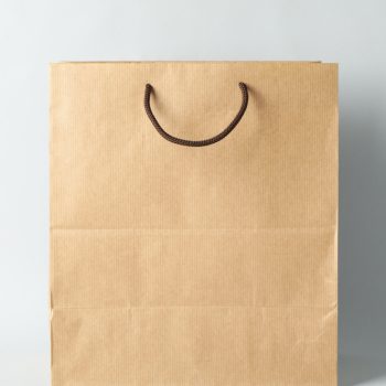 Les avantages du sac kraft personnalisé : comment renforcer sa communication de marque ?